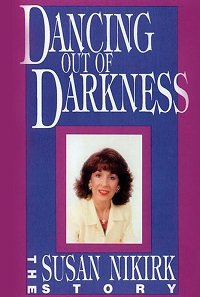 A book cover with a woman in front of the words " dancing out of darkness ".